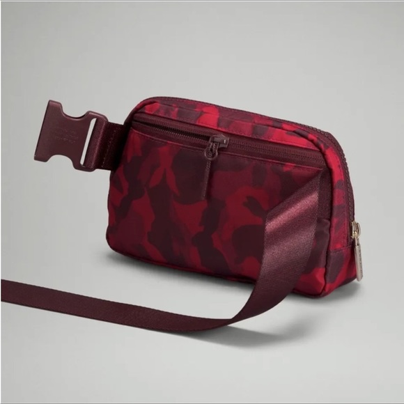 ‼️RARE LULULEMON RARE EXCLUSIVE LUNAR NEW YEAR BUNNY BELT BAG 1L NWT - Picture 7 of 9